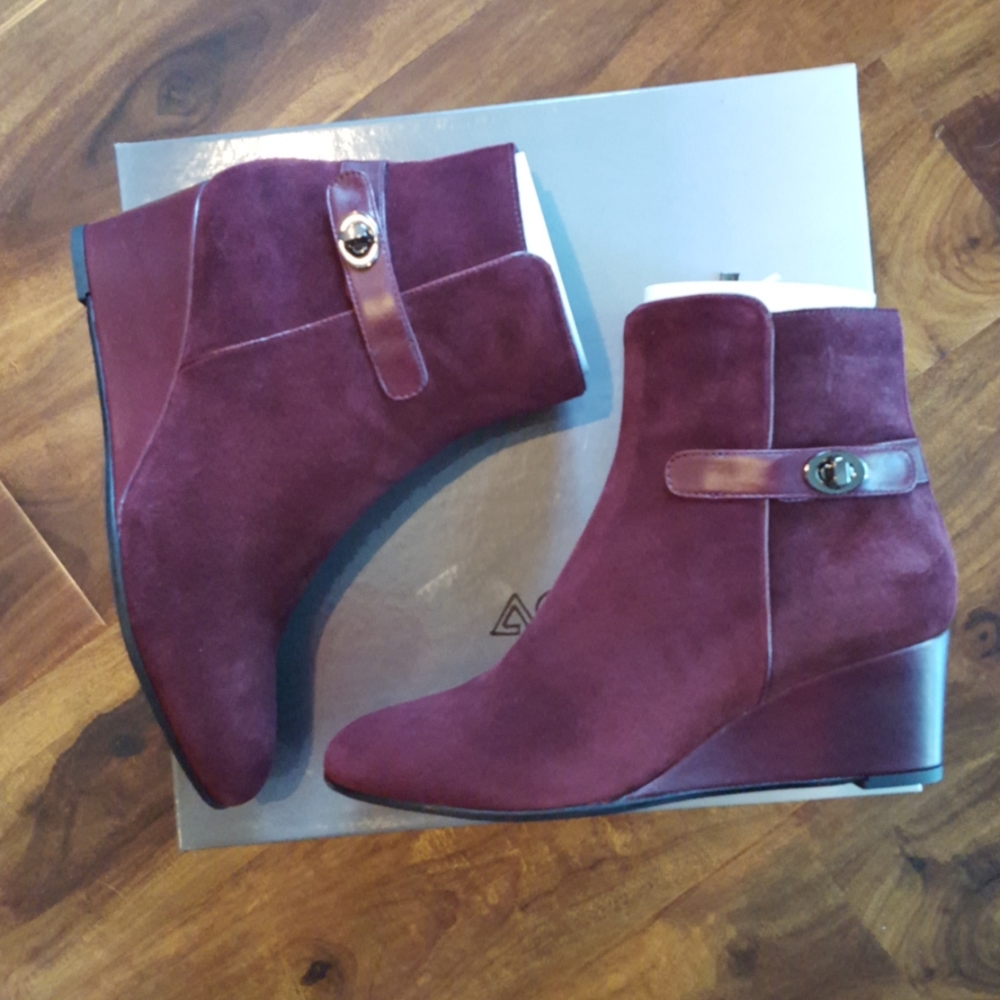 NEW Aquatalia Julianna Suede Wedge Booties - Picture 5 of 13